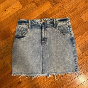 Wild Fable light wash jean skirt
